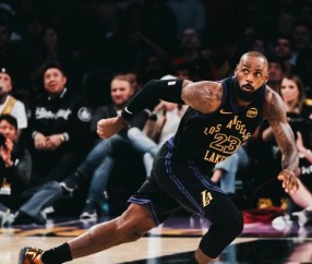 贝博体育 -关于里程碑夜！武汉三镇复出首秀，NBA常规赛冲刺阶段刷纪录，管理层满意，阵容厚度经受考验的信息